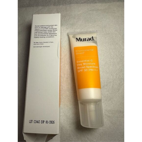 Murad Essential-C Day Moisture Broad Spectrum SPF 30 / PA+++. 1.7oz - Picture 4 of 4
